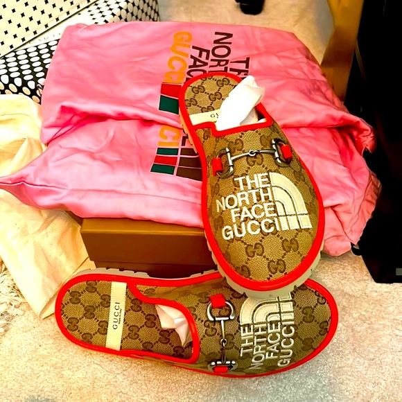 Men’s Limited edition Gucci North Face slides size 8. Also fits woman size 9/10 - Picture 1 of 4